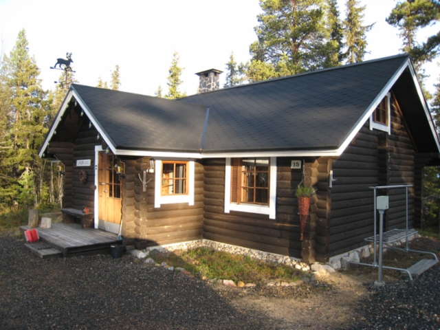 M&ouml;kki ulkoa kes&auml;ll&auml;