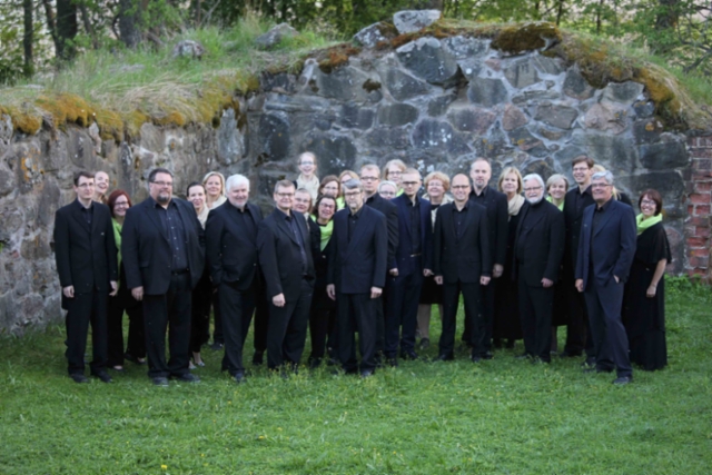 21_koko_kuoro_miehet_edessa