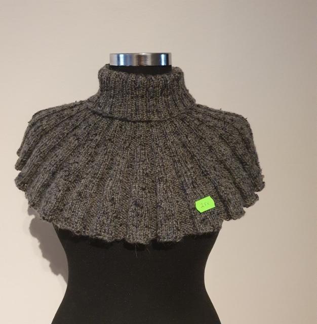 Kaulurit käsinkudotut hinta alk. 25€