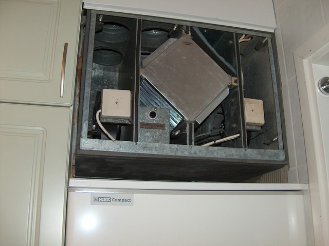 IV-kone ja lämmöntalteenoton toiminta käydään läpi.